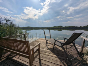 Modern bungalow with direct lake access and fireplace
